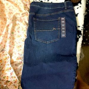 Maurices M Jeans, brand new, never worn